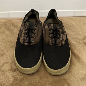 Sperry camo cinch strap shoes